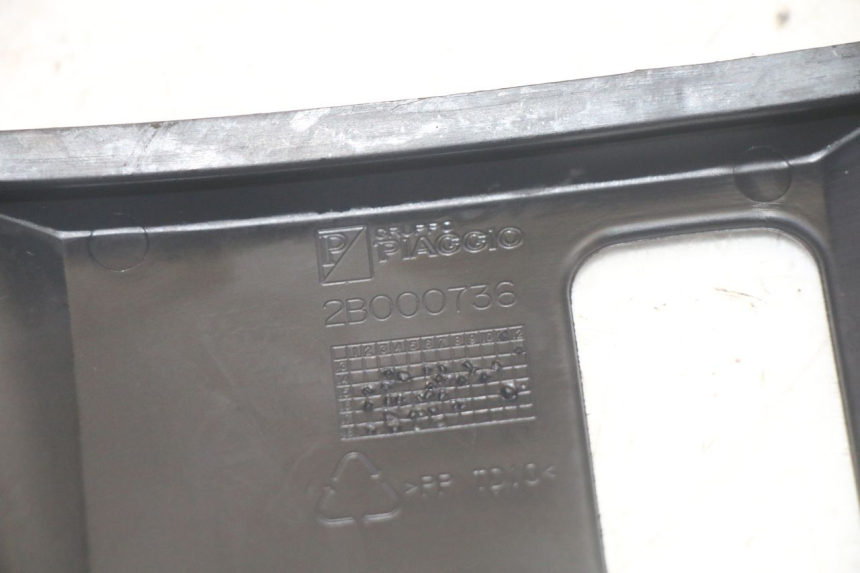 photo de CARENA ANTERIORE CONGIUNZIONE PIAGGIO MP3 HPE 350 (2018 - 2020) - Primo piano tecnico
