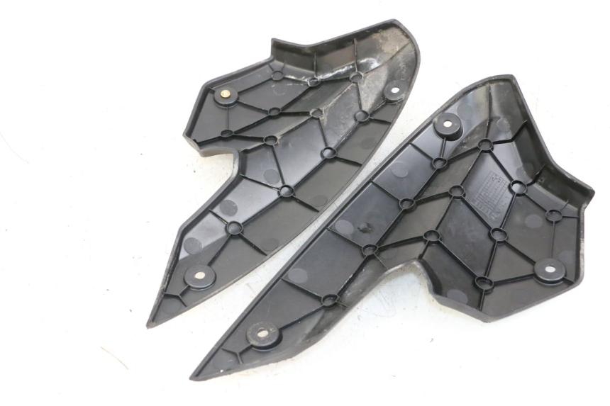 photo de CARENA ANTERIORE CONGIUNZIONE PEUGEOT STREETZONE 2T 50 (2014 - 2019)