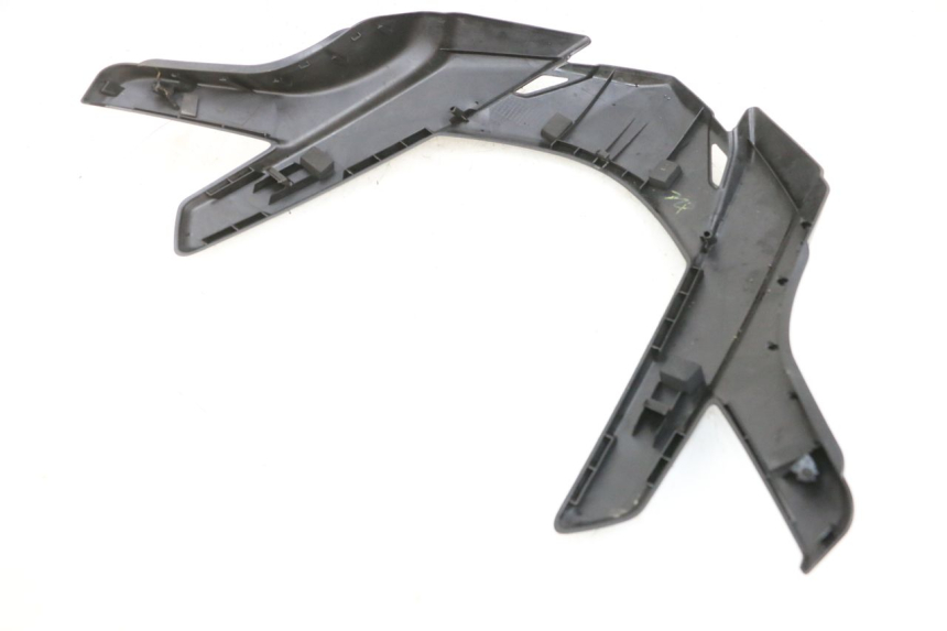 photo de GIUNZIONE PARAFANGO ANTERIORE SUP SUZUKI BURGMAN 650 (2013 - 2020)