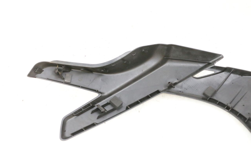 photo de GIUNZIONE PARAFANGO ANTERIORE SUP SUZUKI BURGMAN 650 (2013 - 2020)