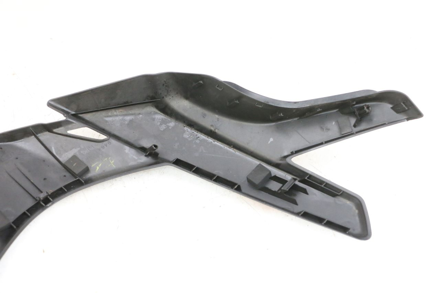 photo de GIUNZIONE PARAFANGO ANTERIORE SUP SUZUKI BURGMAN 650 (2013 - 2020)