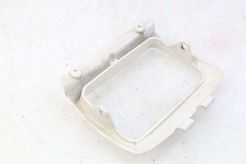 photo de GIUNZIONE CARENA ANTERIORE SUP SUZUKI CP 80 (1985 - 1996)