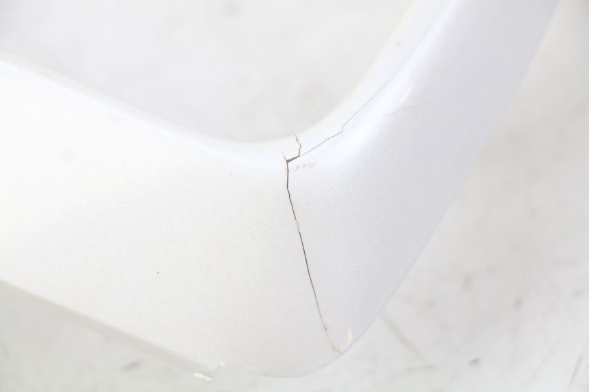 photo de GIUNZIONE CARENA ANTERIORE SUP SUZUKI CP 80 (1985 - 1996)