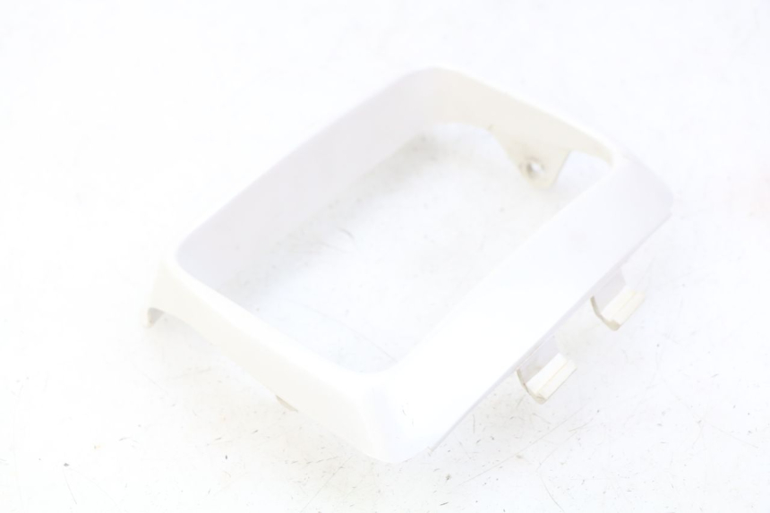 photo de GIUNZIONE CARENA ANTERIORE SUP SUZUKI CP 80 (1985 - 1996)