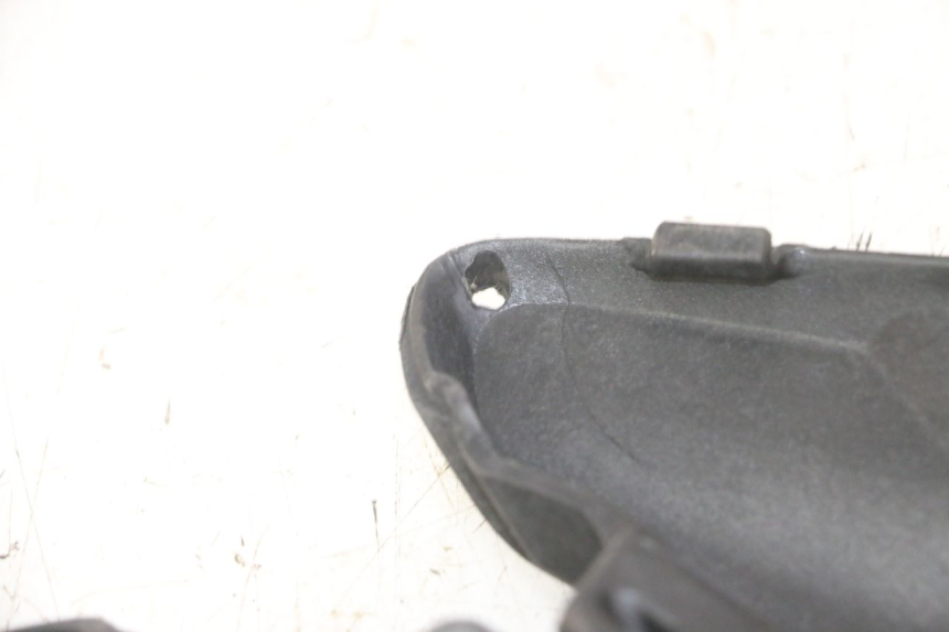 photo de CARENA ANTERIORE CONGIUNZIONE PIAGGIO IE MP3 YOURBAN 300 (2011 - 2016) - Altra angolazione