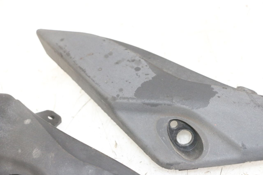 photo de CARENA ANTERIORE CONGIUNZIONE PIAGGIO IE MP3 YOURBAN 300 (2011 - 2016) - Dettagli dei punti di fissaggio