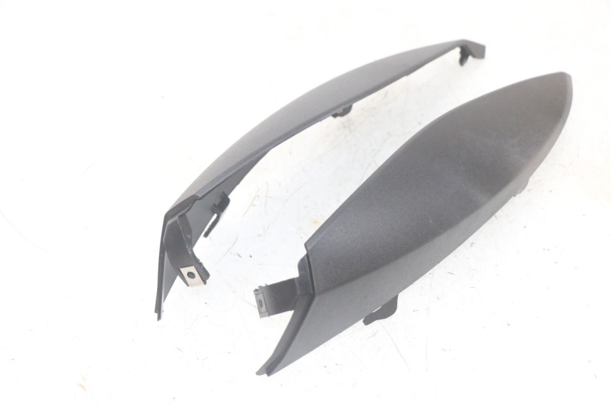 photo de CARENA ANTERIORE CONGIUNZIONE PIAGGIO MP3 HPE 300 (2019 - 2026) - Primo piano tecnico