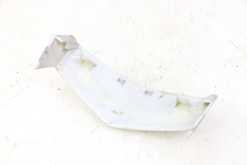 photo de Giunzione carena anteriore superiore PEUGEOT VIVACITY 125 (2010 - 2017)