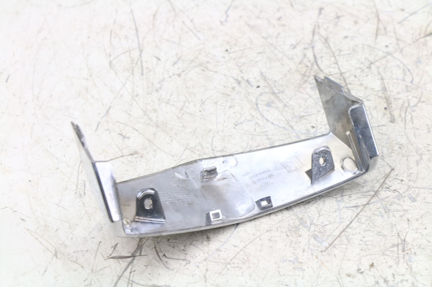 photo de Giunzione carena anteriore superiore PEUGEOT VIVACITY 125 (2010 - 2017)