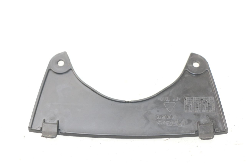 photo de Giunzione carena anteriore superiore PIAGGIO MP3 HPE 500 (2019 - 2022)