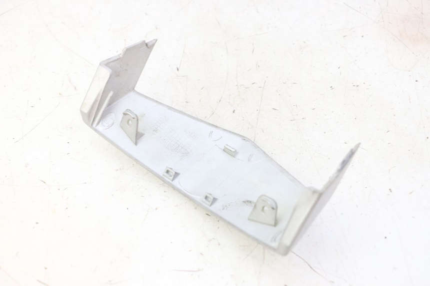 photo de GIUNZIONE CARENA ANTERIORE SUP PEUGEOT VIVACITY NEW 4T 50 (2008 - 2017)