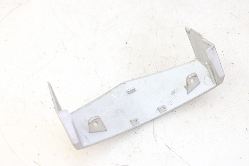 photo de GIUNZIONE CARENA ANTERIORE SUP PEUGEOT VIVACITY NEW 4T 50 (2008 - 2017)