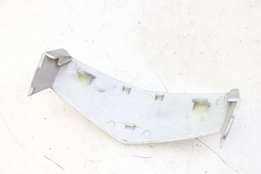 photo de GIUNZIONE CARENA ANTERIORE SUP PEUGEOT VIVACITY NEW 4T 50 (2008 - 2017)