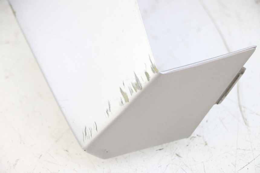 photo de GIUNZIONE CARENA ANTERIORE SUP PEUGEOT VIVACITY NEW 4T 50 (2008 - 2017)