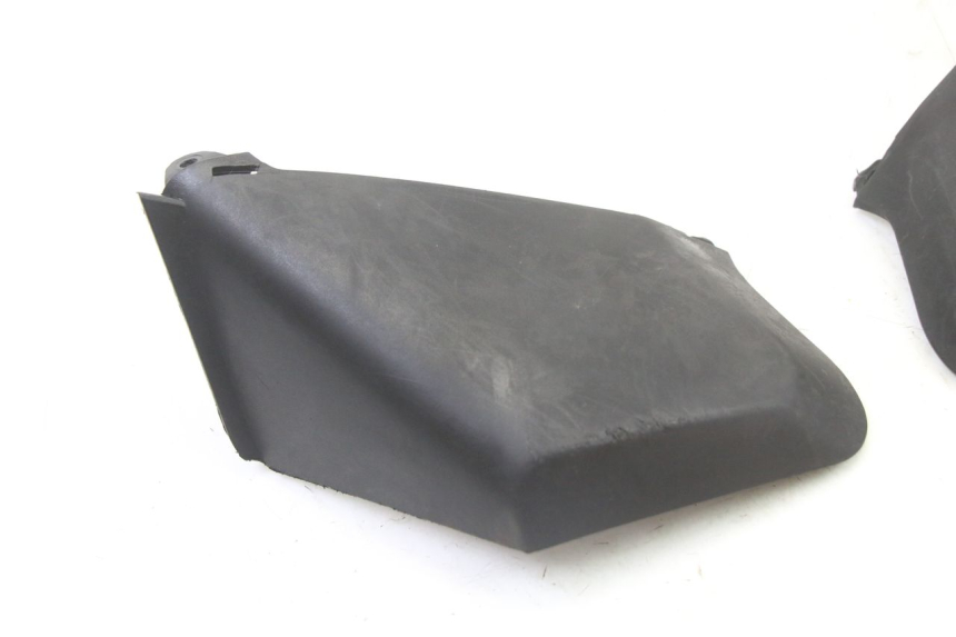 photo de GIUNZIONE CARENA ANTERIORE SUP YAMAHA XMAX X-MAX 125 (2006 - 2009)