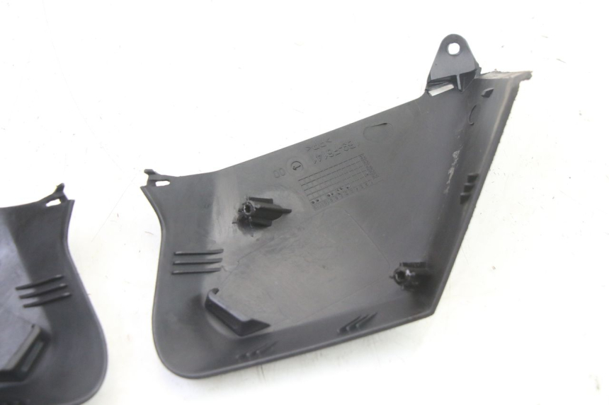 photo de GIUNZIONE CARENA ANTERIORE SUP YAMAHA XMAX X-MAX 125 (2006 - 2009)