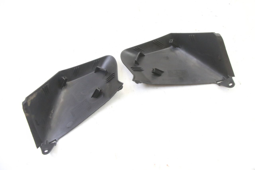 photo de GIUNZIONE CARENA ANTERIORE SUP YAMAHA XMAX X-MAX 125 (2006 - 2009)