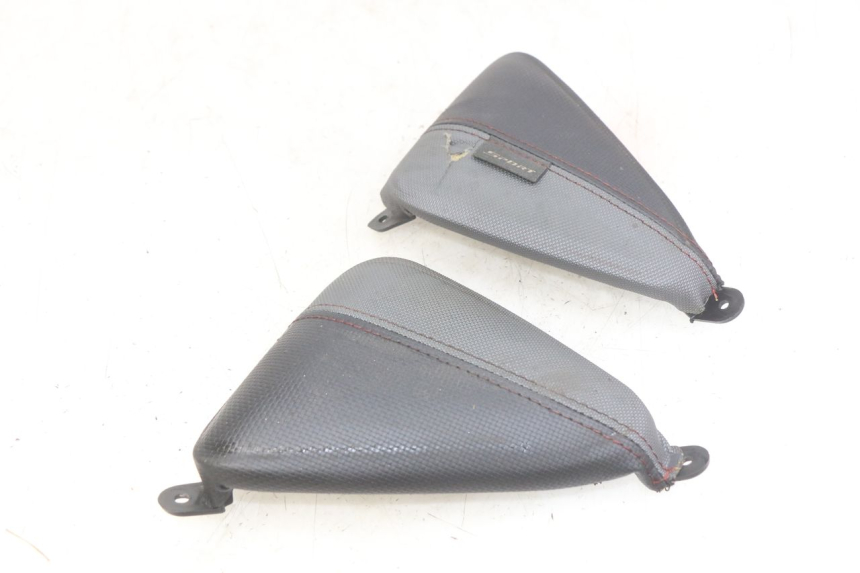 photo de GIUNZIONE CARENA ANTERIORE SUP YAMAHA X-MAX XMAX 125 (2010 - 2014)