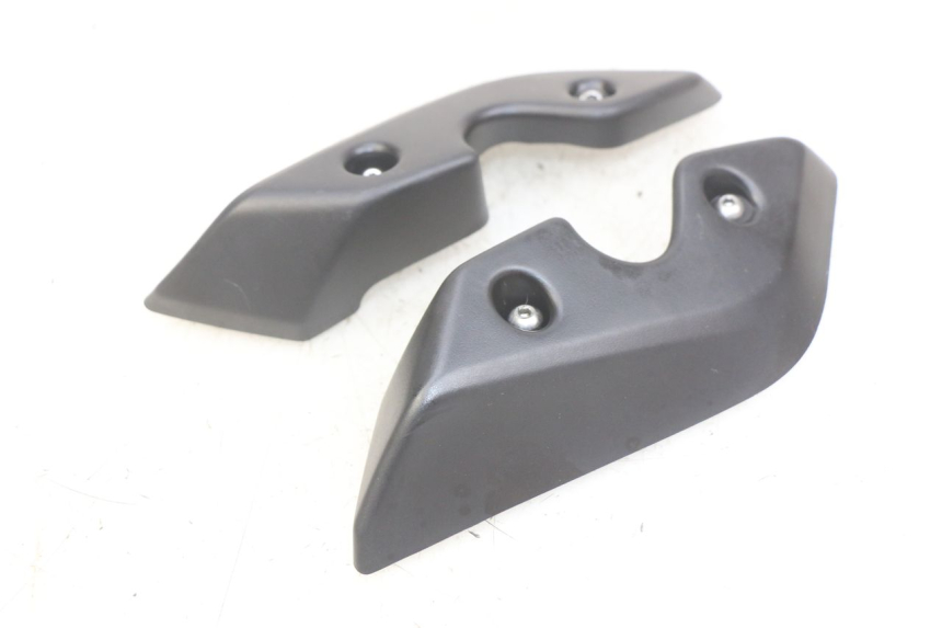 photo de GIUNZIONE CARENA ANTERIORE YAMAHA MT ABS 125 (2014 - 2018)