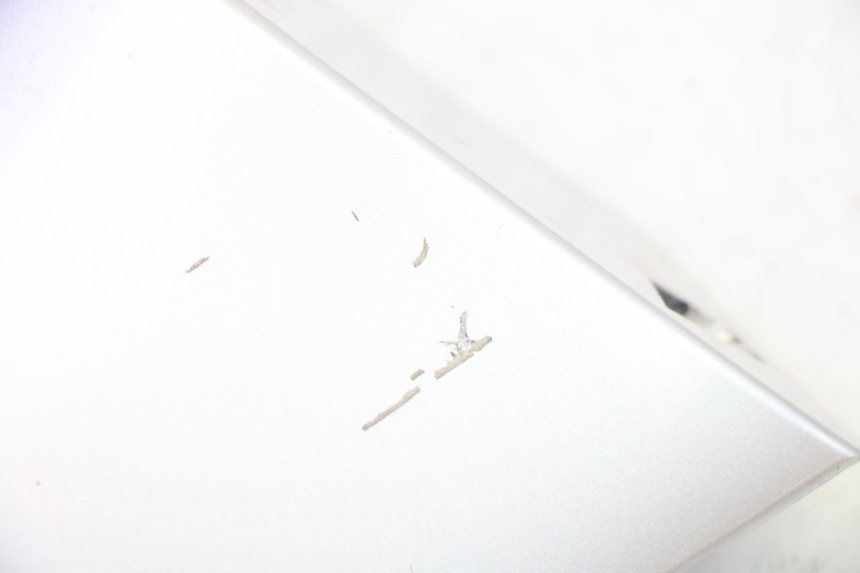 photo de CARENA ANTERIORE CONGIUNZIONE YAMAHA YP MAJESTY 125 (2002 - 2006) - Primo piano tecnico