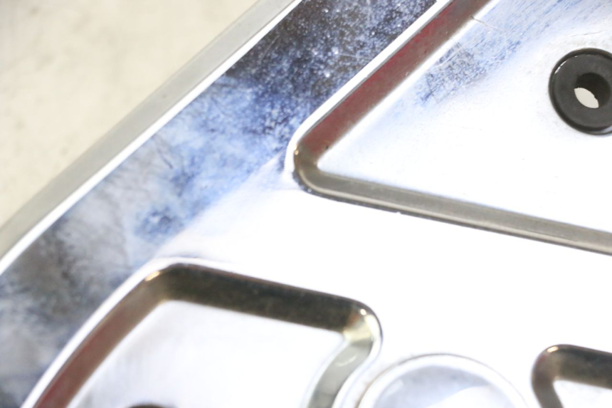 photo de CARENA PEDANA CONGIUNZIONE DESTRA HYOSUNG GV AQUILA 125 (2000 - 2004) - Zoom sullo stato d'uso