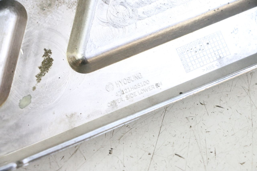 photo de CARENA PEDANA CONGIUNZIONE DESTRA HYOSUNG GV AQUILA 125 (2000 - 2004) - Altra angolazione