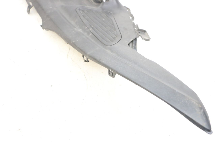 photo de CARENA PEDANA CONGIUNZIONE DESTRA SUZUKI BURGMAN 650 (2013 - 2020)