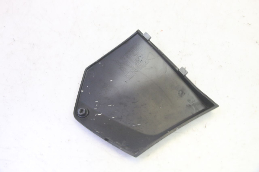 photo de CARENA PEDANA CONGIUNZIONE DESTRA PIAGGIO MP3 HPE 350 (2018 - 2020) - Zoom sullo stato d'uso