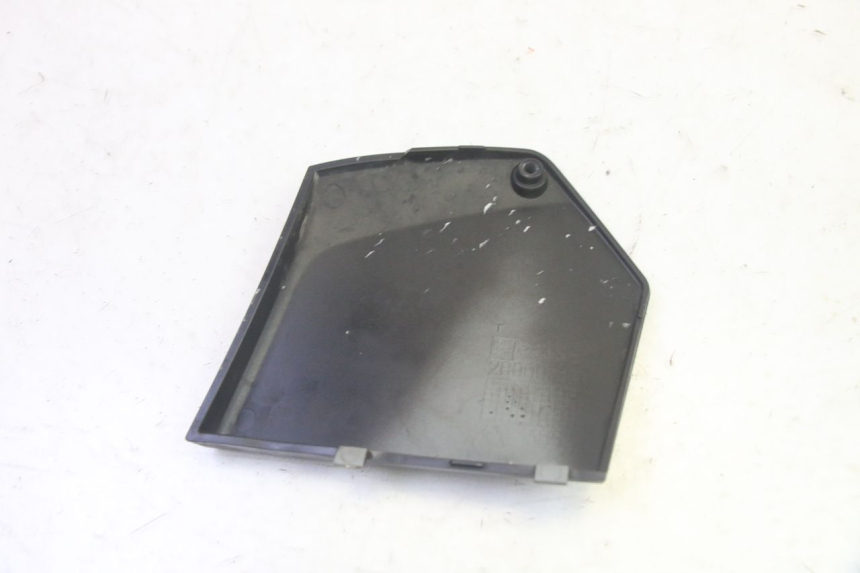 photo de CARENA PEDANA CONGIUNZIONE DESTRA PIAGGIO MP3 HPE 350 (2018 - 2020) - Altra angolazione