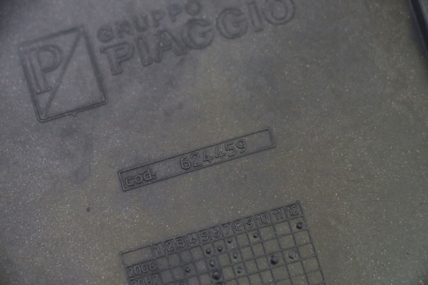 photo de CARENA PEDANA CONGIUNZIONE DESTRA PIAGGIO MP3 RL 250 (2007 - 2010)