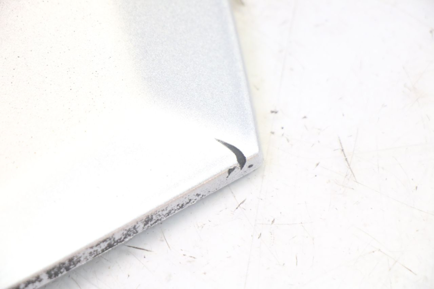 photo de CARENA PEDANA CONGIUNZIONE DESTRA PIAGGIO MP3 RL 250 (2007 - 2010) - Zoom sullo stato d'uso