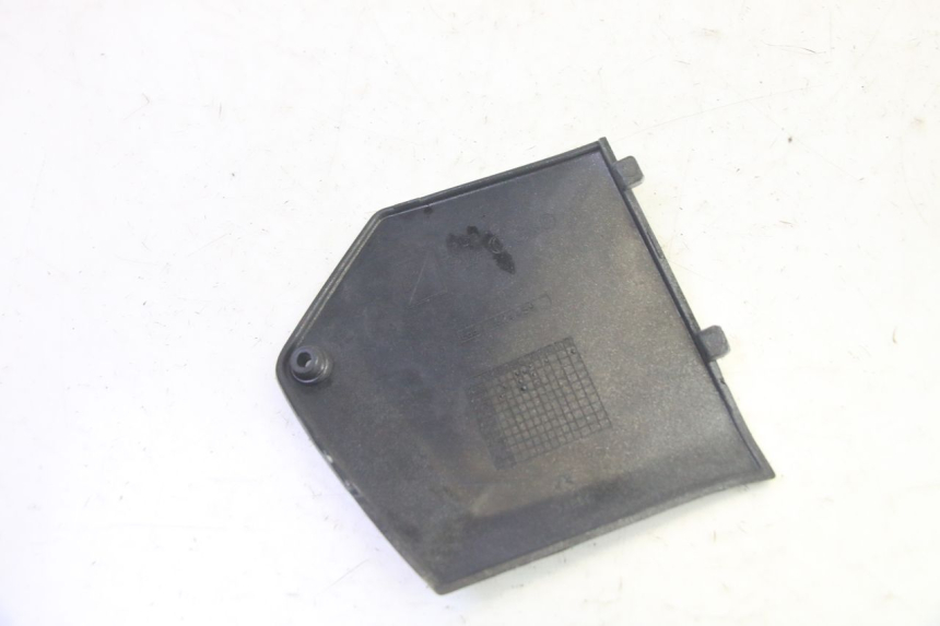 photo de CARENA PEDANA CONGIUNZIONE DESTRA PIAGGIO MP3 RL 250 (2007 - 2010) - Primo piano tecnico