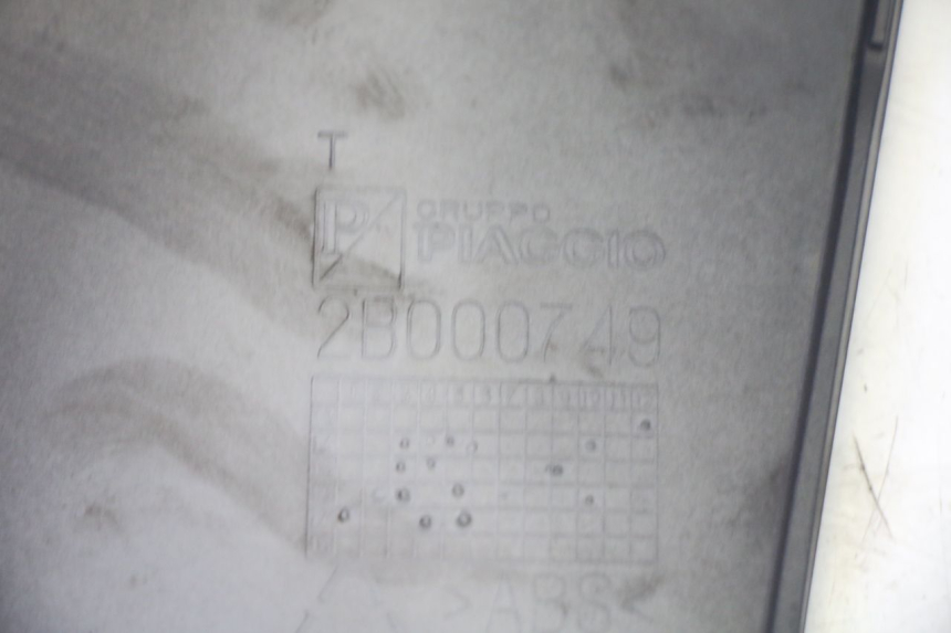 photo de CARENA PEDANA CONGIUNZIONE DESTRA PIAGGIO MP3 500 (2016 - 2018) - Primo piano tecnico