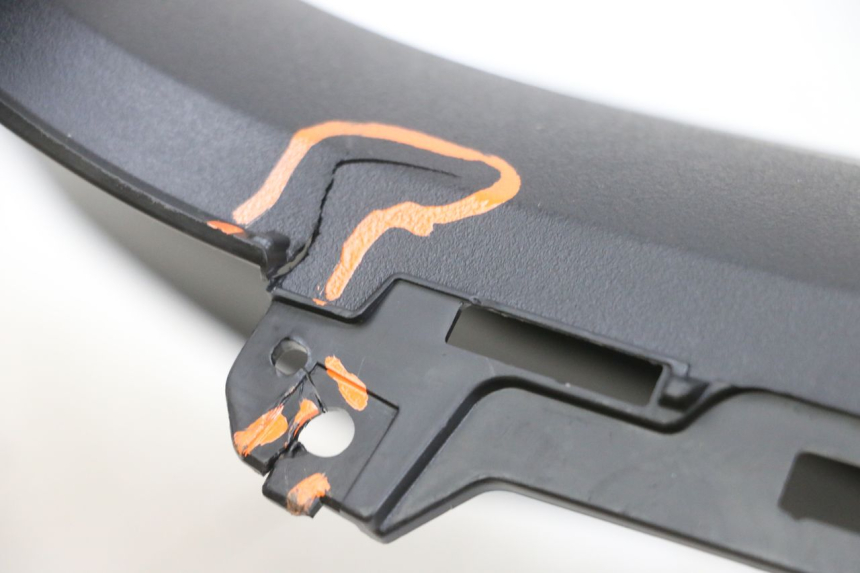 photo de CARENA PEDANA CONGIUNZIONE DESTRA YAMAHA TRICITY 300 (2020 - 2024) - Dettaglio del componente