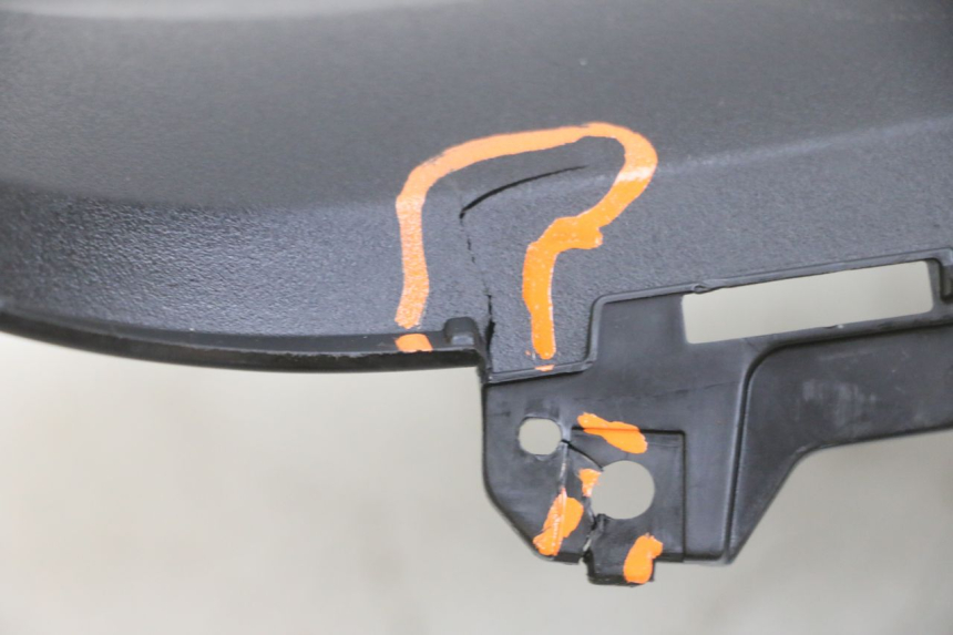 photo de CARENA PEDANA CONGIUNZIONE DESTRA YAMAHA TRICITY 300 (2020 - 2024) - Caratteristiche distintive