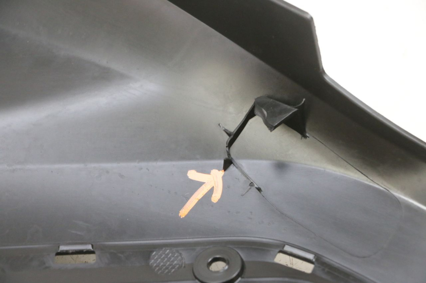 photo de CARENA PEDANA CONGIUNZIONE DESTRA YAMAHA TRICITY 300 (2020 - 2024) - Primo piano tecnico