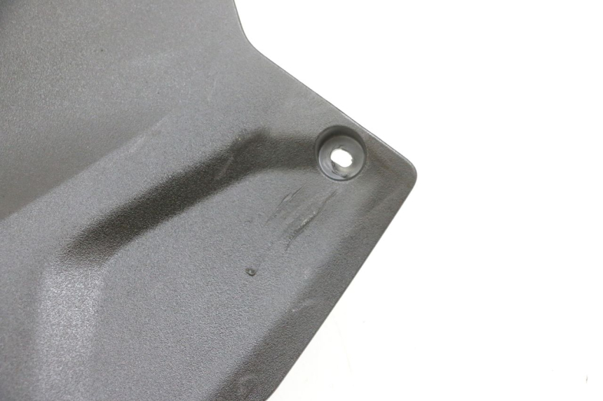 photo de CARENA PEDANA CONGIUNZIONE DESTRA YAMAHA TRICITY 300 (2020 - 2024) - Dettagli dei punti di fissaggio