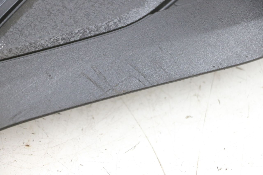 photo de CARENA PEDANA CONGIUNZIONE DESTRA YAMAHA TRICITY 300 (2020 - 2024) - Marcature e riferimenti originali