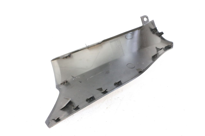 photo de CARENA PEDANA CONGIUNZIONE DESTRA YAMAHA XMAX X-MAX 125 (2021 - 2025)