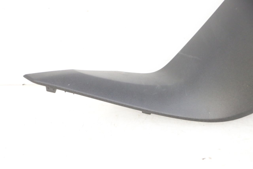 photo de CARENA PEDANA CONGIUNZIONE DESTRA YAMAHA XMAX X-MAX 125 (2021 - 2025)