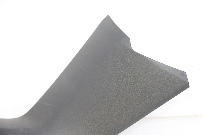 photo de CARENA PEDANA CONGIUNZIONE DESTRA YAMAHA XMAX X-MAX 125 (2021 - 2025)