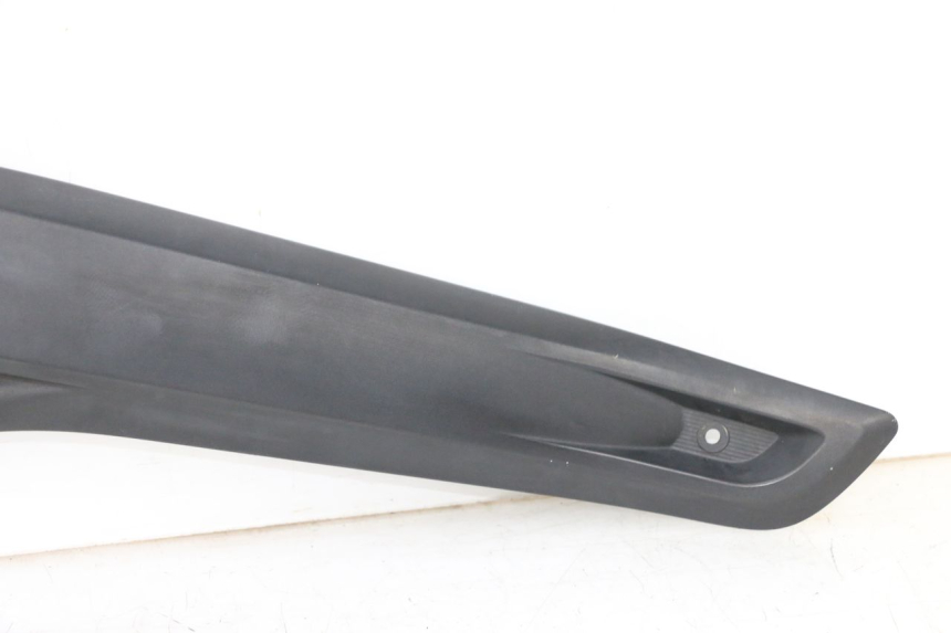 photo de GIUNZIONE PEDANA DESTRA YAMAHA X-MAX XMAX 125 (2010 - 2013) - Altra vista dell'articolo