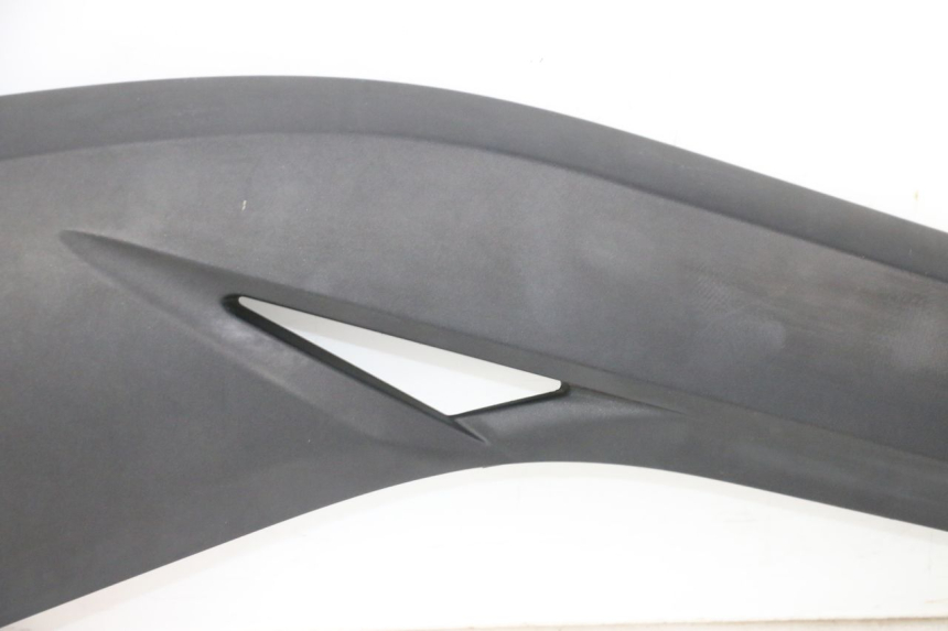 photo de GIUNZIONE PEDANA DESTRA YAMAHA X-MAX XMAX 125 (2010 - 2013) - Caratteristiche distintive