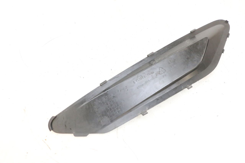 photo de CARENA PEDANA CONGIUNZIONE SINISTRA SYM GTS EVO 125 (2009 - 2013) - Altra angolazione