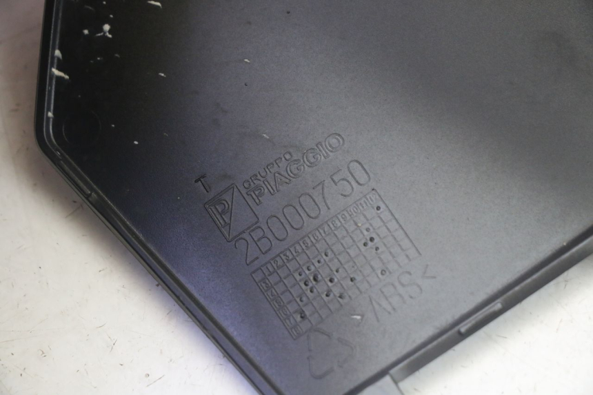 photo de CARENA PEDANA CONGIUNZIONE SINISTRA PIAGGIO MP3 HPE 350 (2018 - 2020) - Primo piano tecnico