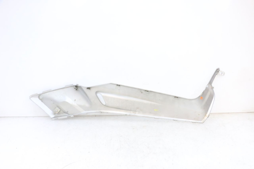 photo de JUNZIONE PEDANA SINISTRA YAMAHA XMAX X-MAX 125 (2006 - 2009) - Primo piano ad alta risoluzione