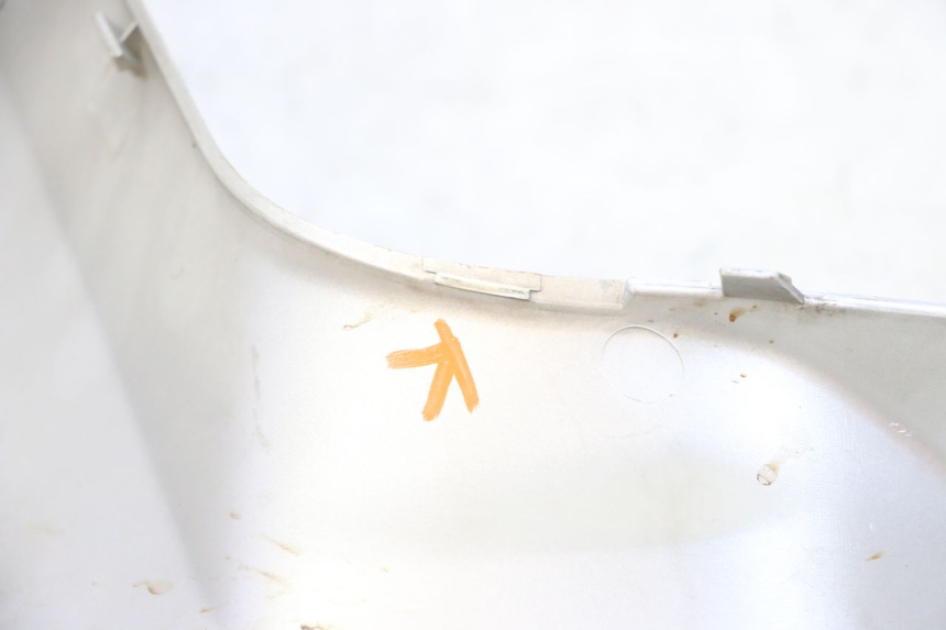 photo de JUNZIONE PEDANA SINISTRA YAMAHA XMAX X-MAX 125 (2006 - 2009) - Marcature e riferimenti originali