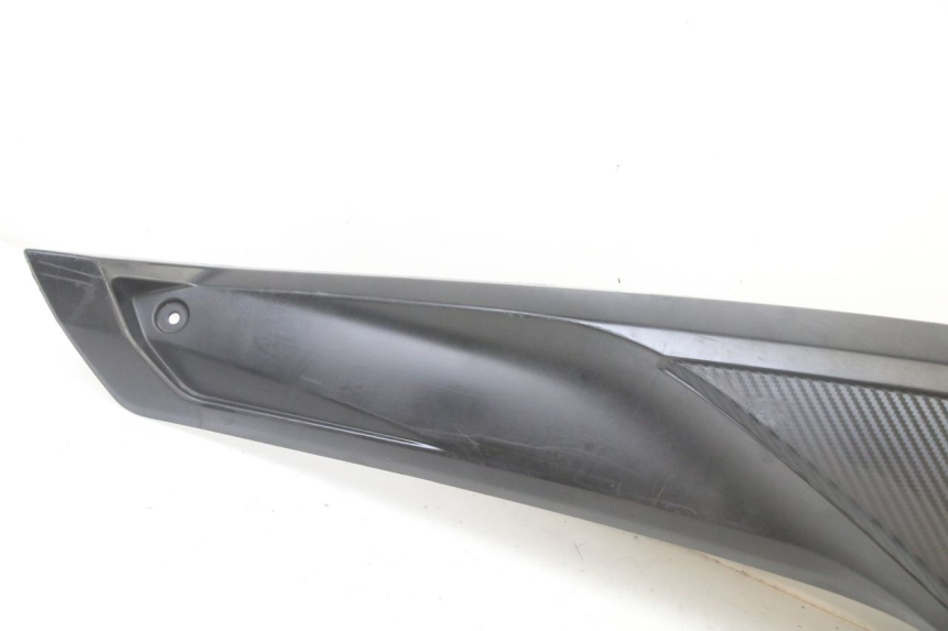 photo de Giunto pedana sinistra YAMAHA YP X-MAX XMAX 400 (2014 - 2017)