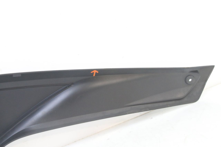 photo de Giunto pedana sinistra YAMAHA YP X-MAX XMAX 400 (2014 - 2017)