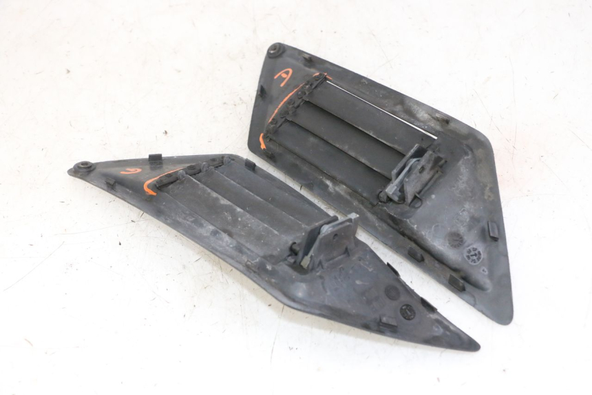 photo de CARENA PEDANA CONGIUNZIONE GILERA NEXUS 300 (2008 - 2013)